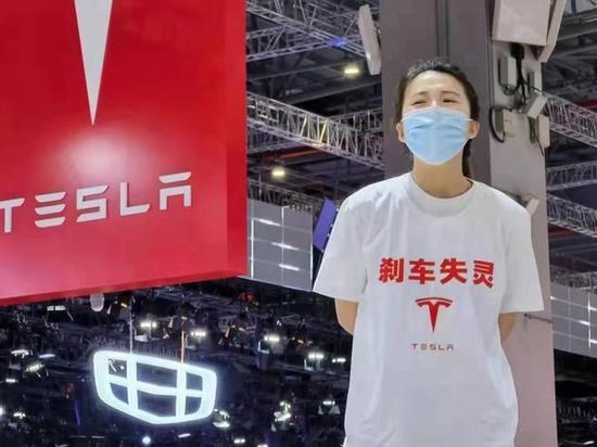 还原特斯拉展台维权事件前12小时:京东买T恤,没有事前组织,三人从三城市齐聚上海要求退车